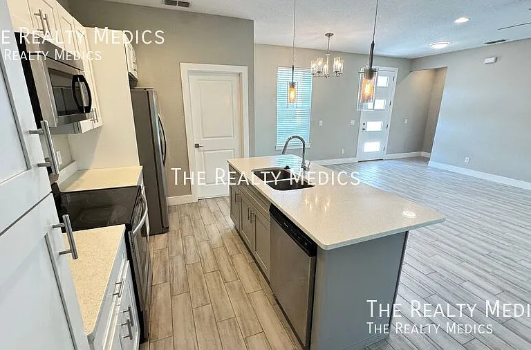 239 Hibiscus Ln — Photo 8