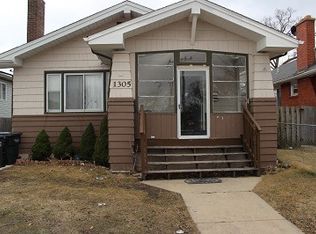 1305 Grand Ave, Waukegan, IL 60085