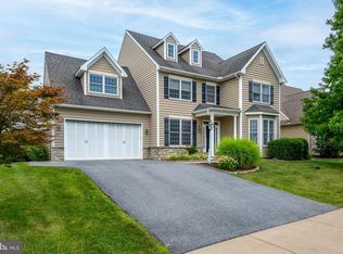 327 Spurrier Dr, Lititz, PA 17543