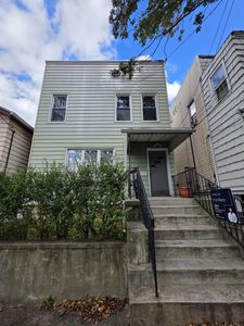 282 Neptune Ave APT 2, Jersey City, NJ, 07305