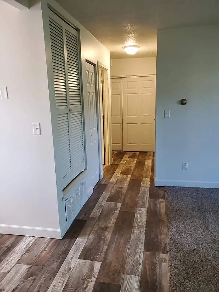 420 S Smith St — Photo 3