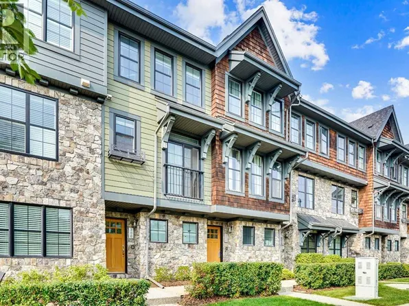 306 Ascot Cir SW, Calgary, AB T3H 0X2