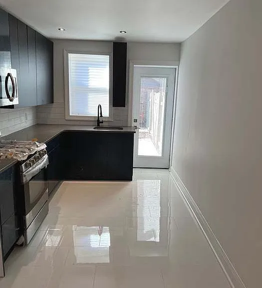 406 Sloan St — Photo 5