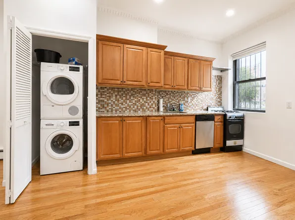 376 Myrtle Avenue image 1 of 14