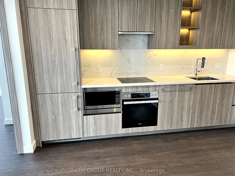 25 McMahon Dr #905 — Photo 7
