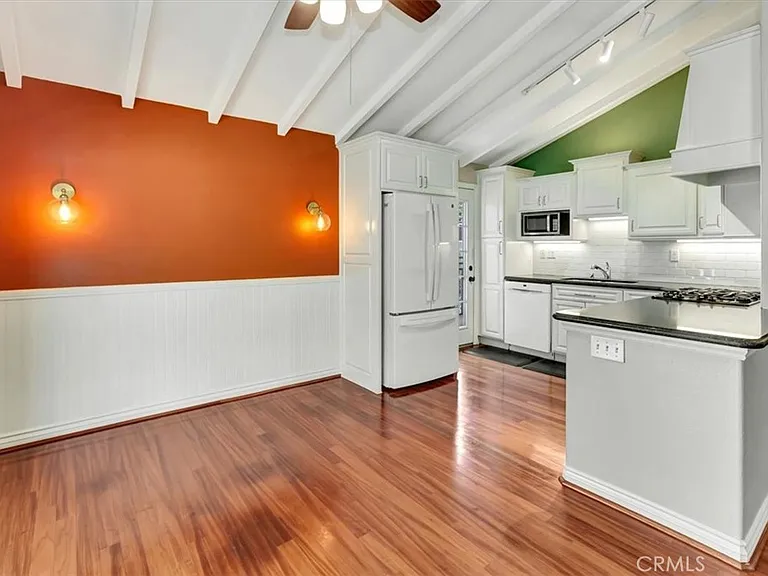 1522 W Robin Rd — Photo 9