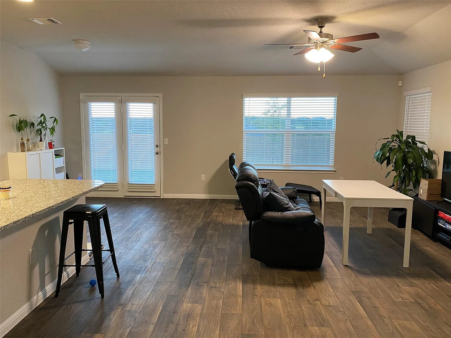 4 bed, 2.0 bath, 1666 sqft, $2,250 — Photo 4