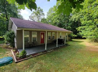 16 Live Oak Ln, Galax, VA 24333