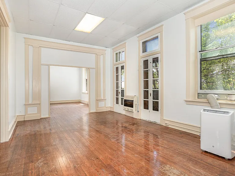 25 W Pomfret St — Photo 11