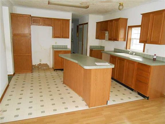 4th image of 2335 210th St