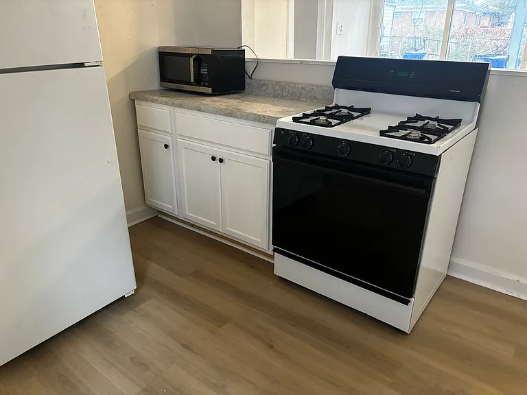 11902 Milligan Ave — Photo 3