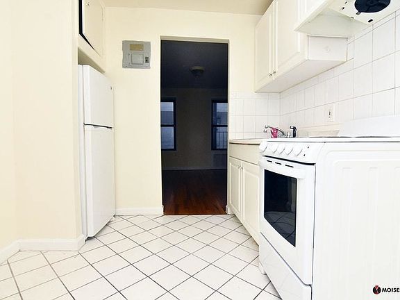 3rd image of 326 E 61st St APT 18