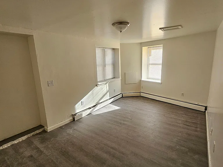 83 Main St #B — Photo 2