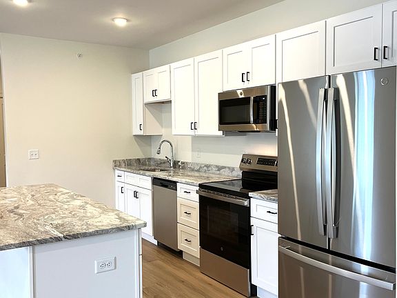 3rd image of 386 Saint John St #5