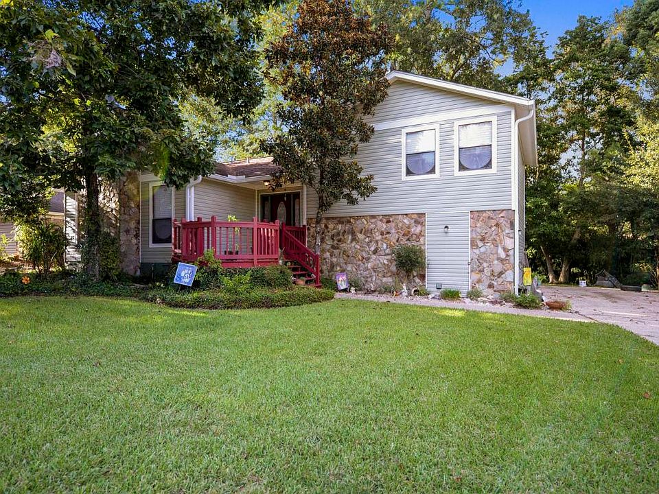 1st image of 17 Oaklawn Dr