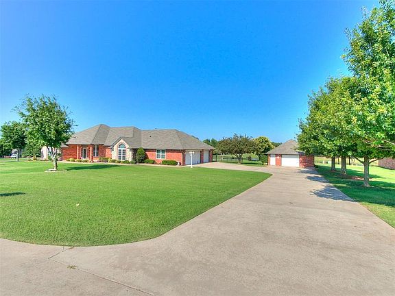 2nd image of 212 E Ponderosa Dr