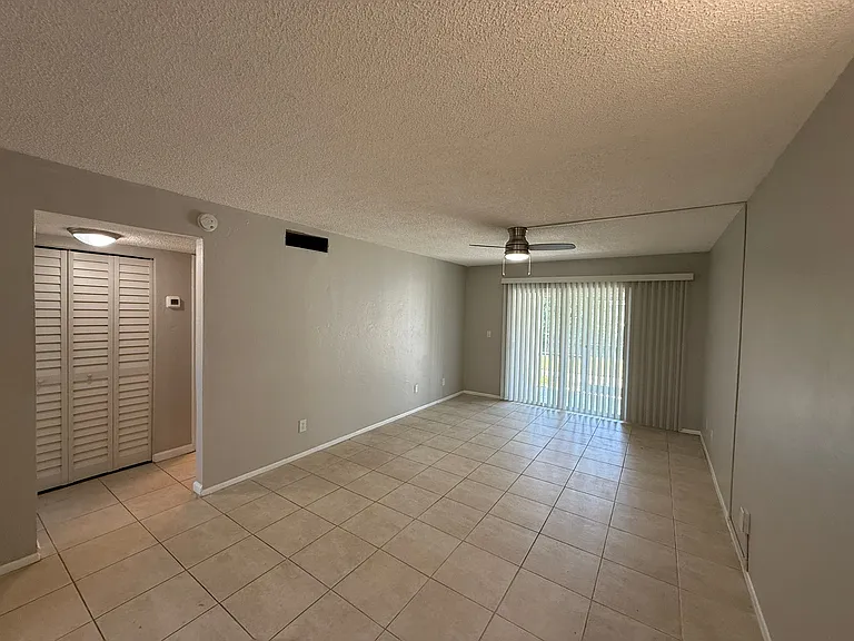 3322 Camelot Dr #C3 — Photo 11
