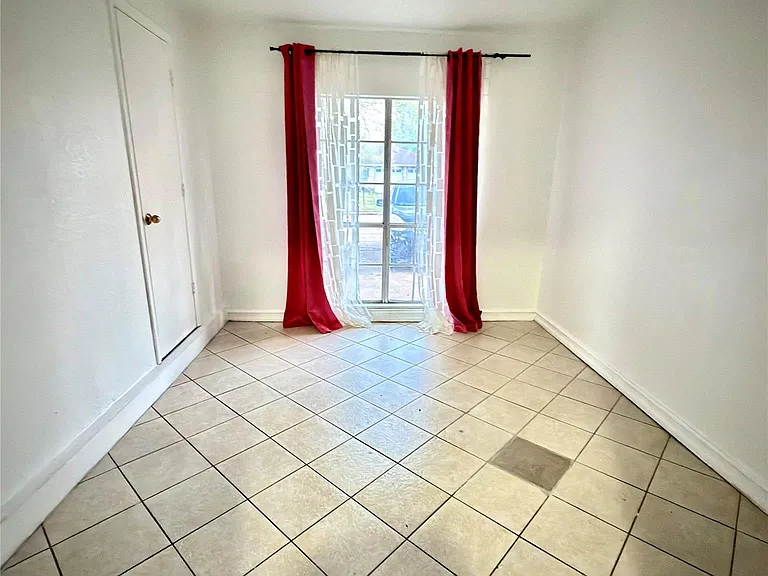6406 Tall Willow Dr — Photo 12
