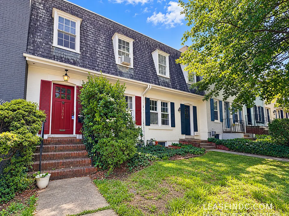 3804 T St NW