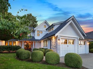 992 Bluffs Dr, Qualicum Beach, BC