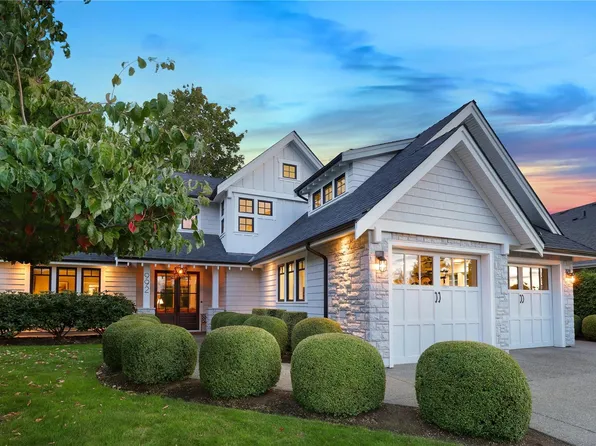 992 Bluffs Dr, Qualicum Beach, BC V9K 0A2