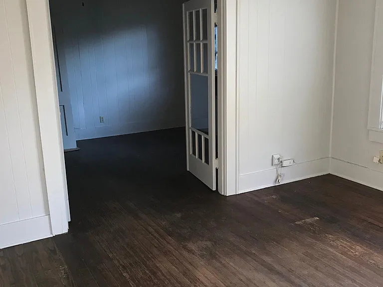 1002 Panhandle St — Photo 3