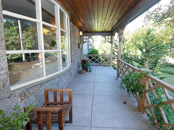 3rd image of 327 Weaver St