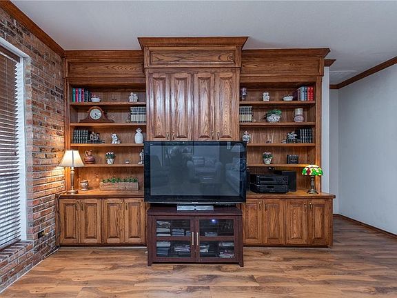 5th image of 401 Kingswood Dr