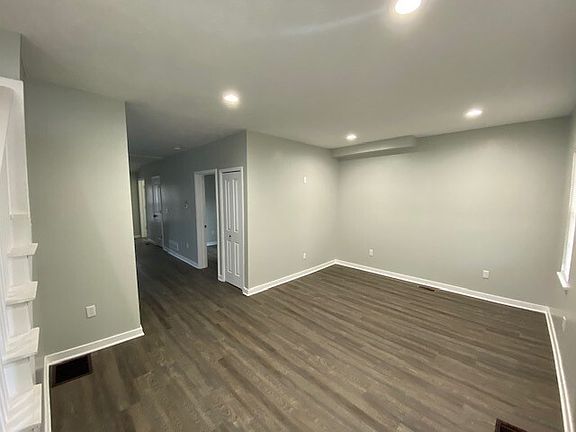 4th image of 1011 Logan St SE