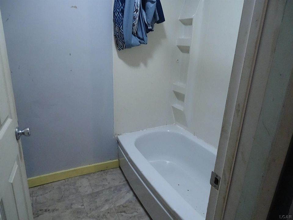 16th image of 665 Dennis St