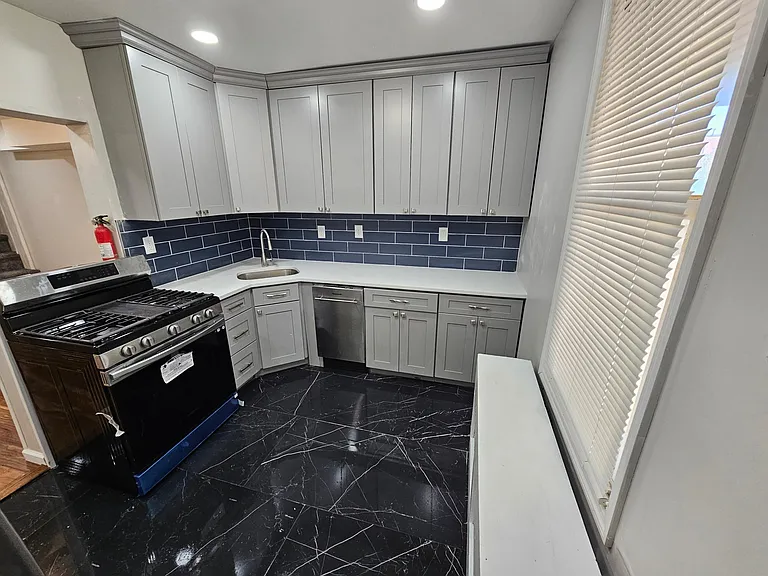 2702 Pratt St — Photo 4