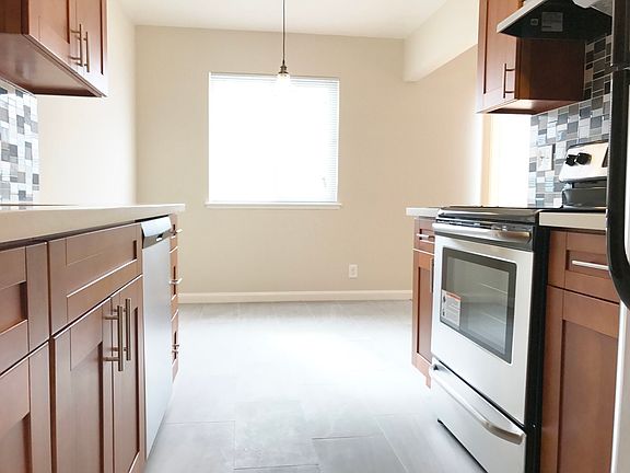 4th image of 690 Villa St APT 1