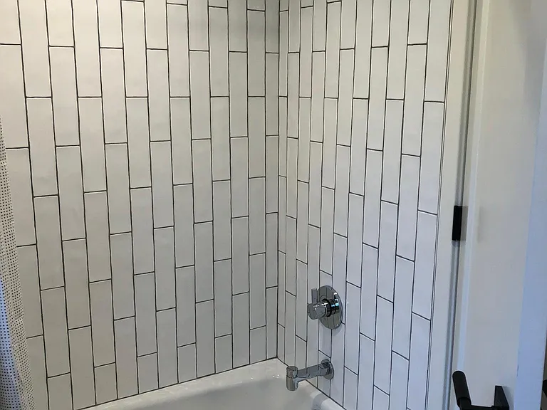 Tub/shower with subway tile surround