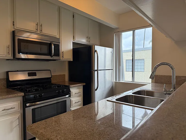 5400 Radford Ave — Photo 1
