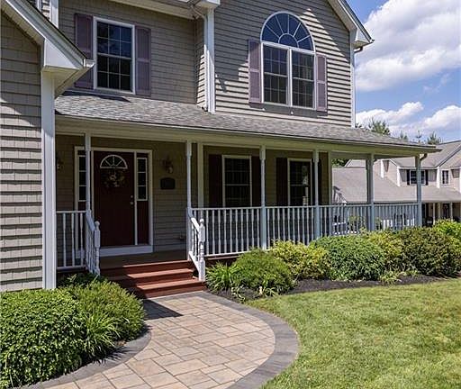2nd image of 47 Wooded Grove Cir