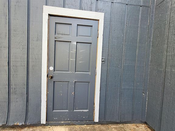 2nd image of 121 Harbour Ln