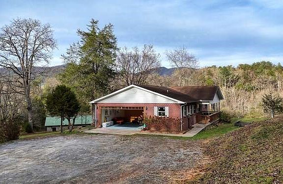 3rd image of 147 Sawyer Cove Rd