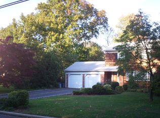 12 Chambers Ct, Huntington Station, NY 11746