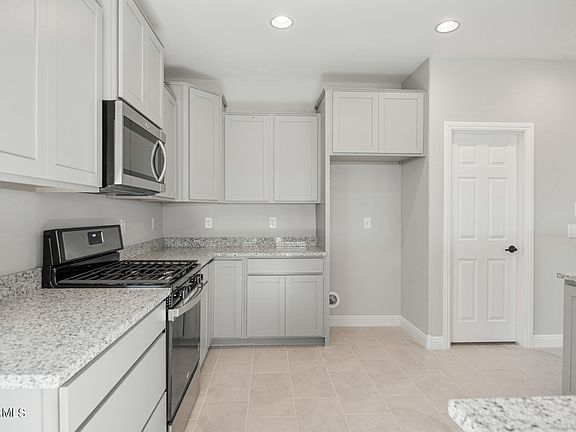 4th image of 2907 N Coronado Drive