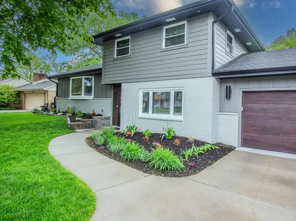 8561 North Greenvale ROAD, Bayside, WI 53217