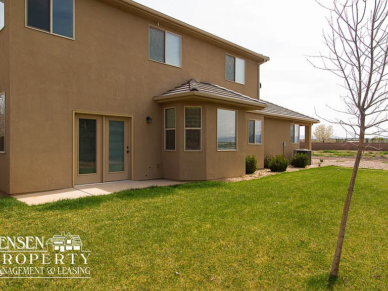 2570 S Songbird Cir — Photo 25