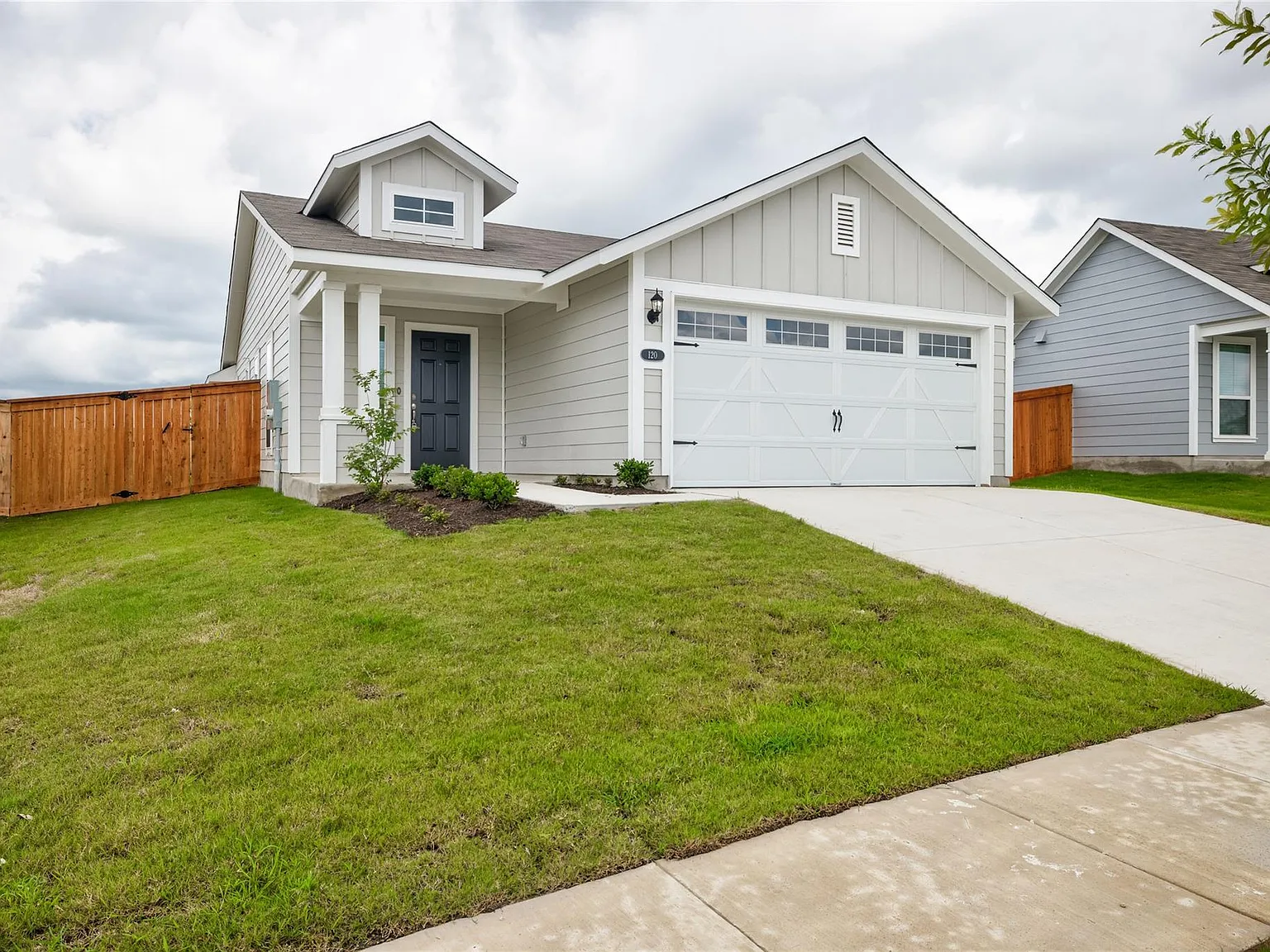 3 bed, 2.0 bath, 1500 sqft, $2,000 — Photo 1