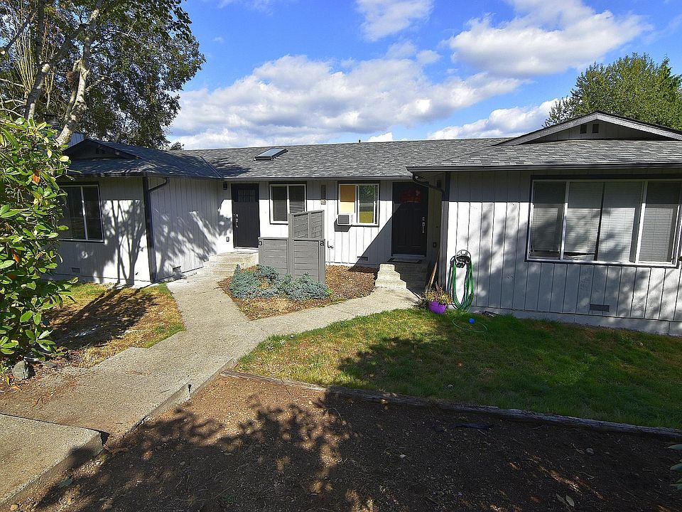 Newly remodeled Exterior Duplex! Townhouse style with only 1 friendly neighbor.