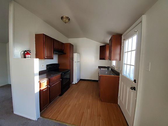 4th image of 33 Bayberry Dr