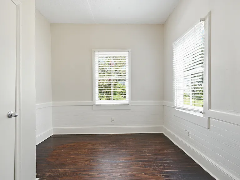 520 E Hall Ln — Photo 5