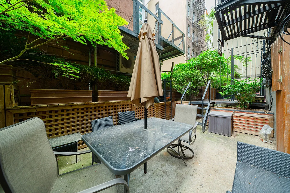 Building Photo - 340 W 17th St #1C