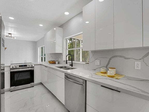 4th image of 3740 Wilderness Way