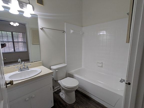 3rd image of 924 Marys Dr APT A