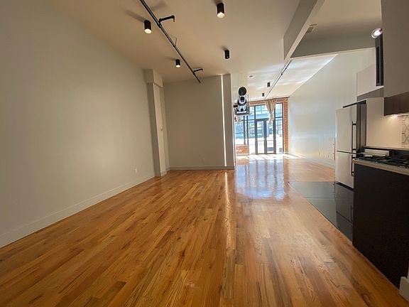 5th image of 205 McKibbin St #202
