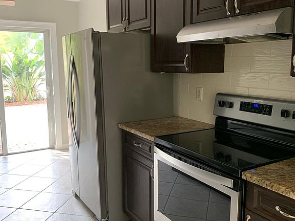 4th image of 320 SE 2nd Ave